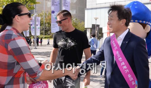 [포토]정창수 한국관광공사 사장, 'K 스마일 캠페인'