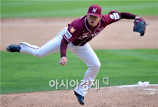 [포토]손승락, '역동적인 투구 동작'