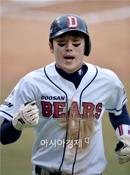 [포토]허경민, '기분 좋은 선취 득점'