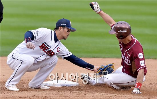 [포토]오재원, '김하성, 딱 걸렸어!'