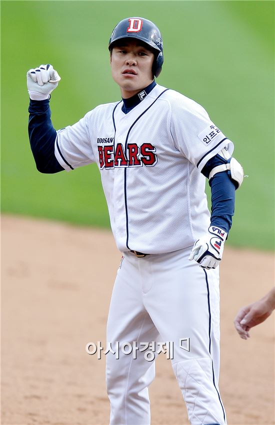 [포토]민병헌, '득점 찬스 만들었어'