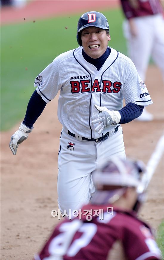[포토]김현수, '득점을 향해 전력질주'