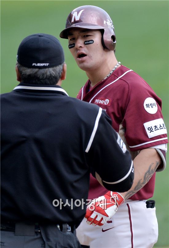 [포토]구심에 어필하는 박병호