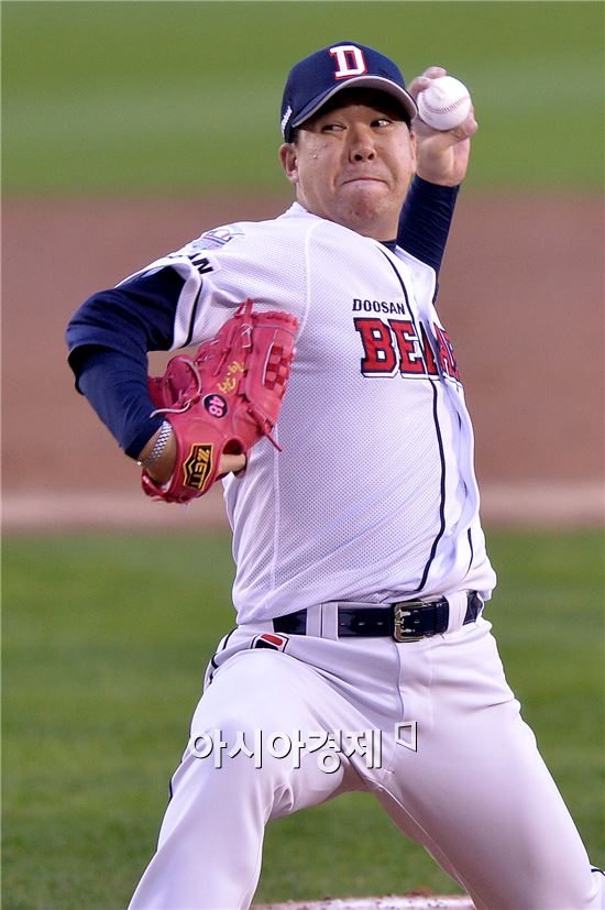 [포토]역투하는 두산 마무리 이현승