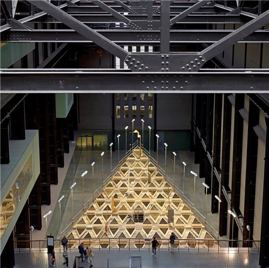 런던 테이트모던 터바인홀에 전시된 '현대 커미션 2015: 아브라함 크루즈비예가스: Empty Lot'전 작품 모습.<사진제공=테이트 모던>