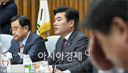 [포토]발언하는 원유철 원내대표