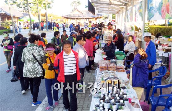 곡성군 농특산물 직거래 판매장 '성황'