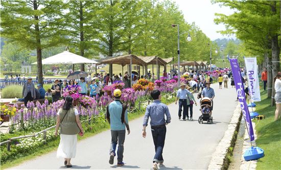 순천만정원 방문객 400만명 돌파…작년보다 66% ↑