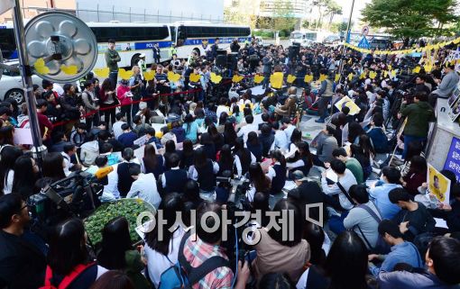 [포토]1200번째 수요시위 '인산인해' 