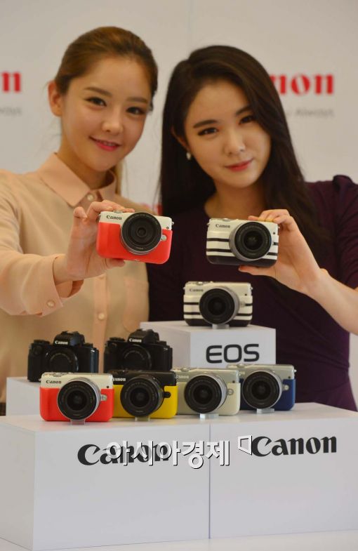 [포토]여성을 위한 스타일리시한 카메라 'EOS M10' 
