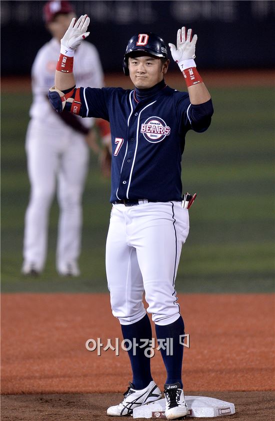 [포토]최주환, '2루타로 선취점 찬스 만들었어'