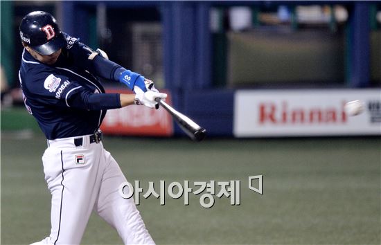 [포토]김재호, '추가 1타점 적시타'