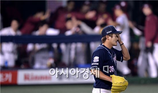 [포토]노경은, '추가 실점까지 허용하다니'