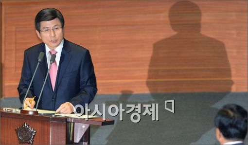 [포토]답변하는 황교안 국무총리