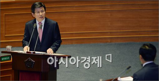 [포토]답변하는 황교안 총리