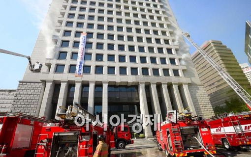 [포토]한국은행에 테러가?