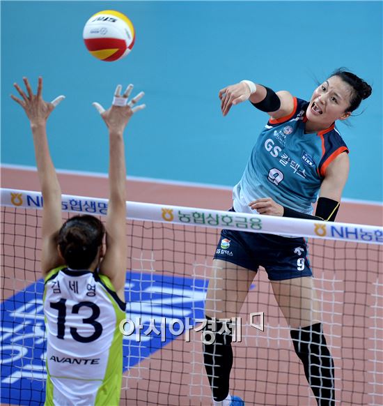 [포토]스파이크 공격하는 표승주