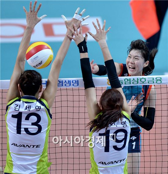 [포토]이소영, '블로킹 벽을 뚫겠어'