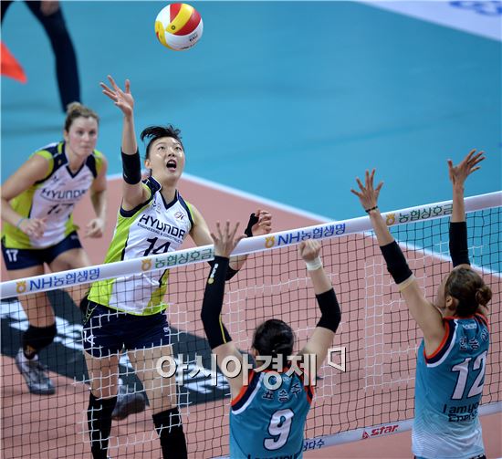 [포토]양효진, '쉽게 물러나지 않아'