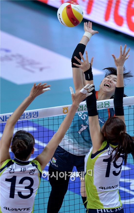 [포토]이소영, '강스파이크로 블로킹 뚫겠어'