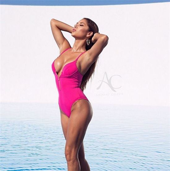 [포토] 아리아니 셀레스티, 육감적인 비키니 몸매