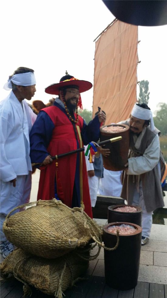 마포 월드컵공원에 새우젓 장터 섰다 