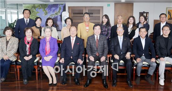 이낙연 전남지사, 재일 오사카 도민회 방문단과 간담회