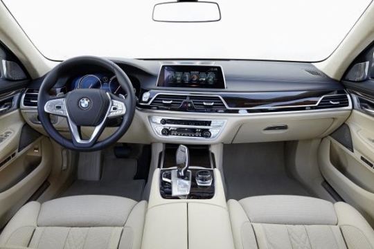 "세계 최초만 13가지"…BMW 뉴7시리즈에 적용된 신기술 살펴보니