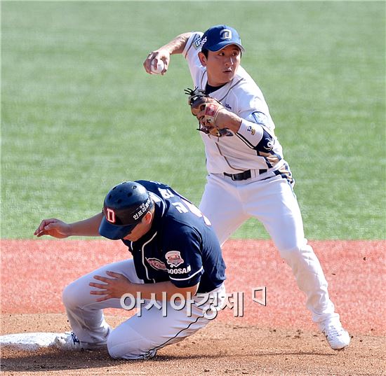 [포토]손시헌, '병살 찬스 왔어'