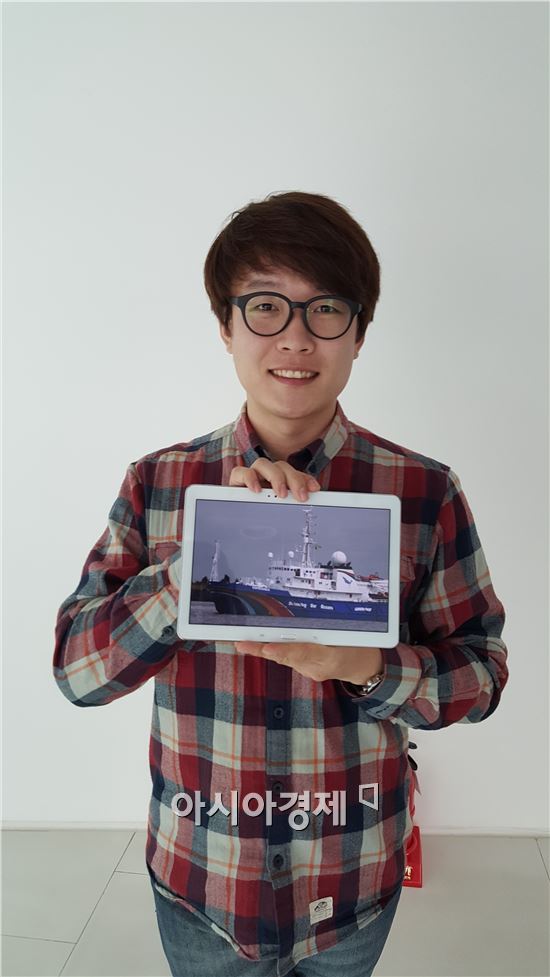 한국인 최초로 국제환경단체 그린피스 소속 환경감시선 에스페란자호의 3등 항해사가 된 김연식(32세)씨. 