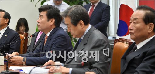 [포토]발언하는 원유철 원내대표