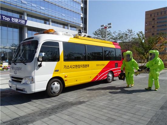 한국가스안전공사는 가스사고 발생시 현장을 지원할 수 있는 특수차량을 제작하고 가스사고 현장지원본부를 운영한다고 19일 밝혔다.