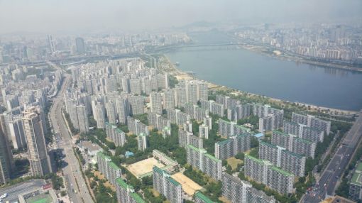 롯데월드타워 전망대 '서울스카이'에서 바라본 송파구 일대 아파트 단지