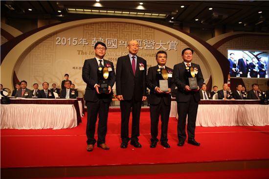 [포토]동원산업, ‘2015 한국의 경영대상’에서 ‘종합대상’ 수상