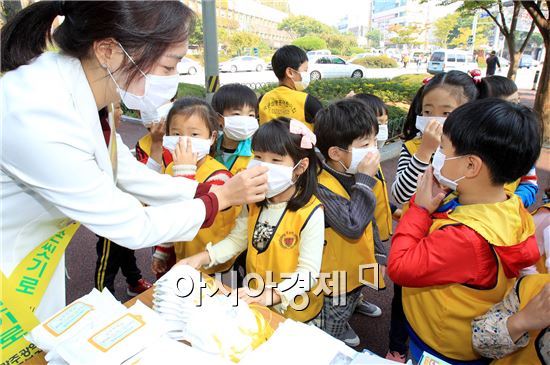 [포토]광주시 북구 보건소, 미세먼지 예방캠페인