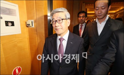 [포토]"롯데호텔에서 신동주 측 인사는 나가라"