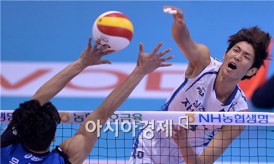 [포토]류윤식, '이번 작전은 터치아웃!'