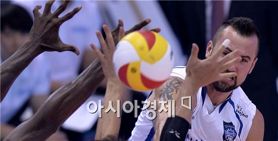 [포토]그로저, '블로킹 뚫는다!'