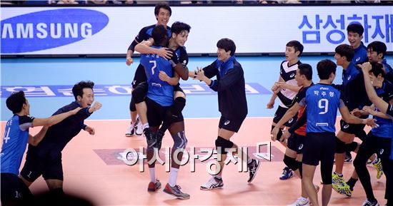 [포토]현대캐피탈, 삼성화재에 3-0 완승