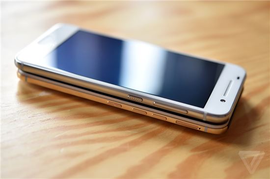 HTC, 회심의 '원A9' 발표…"아이폰과 이란성 쌍둥이"