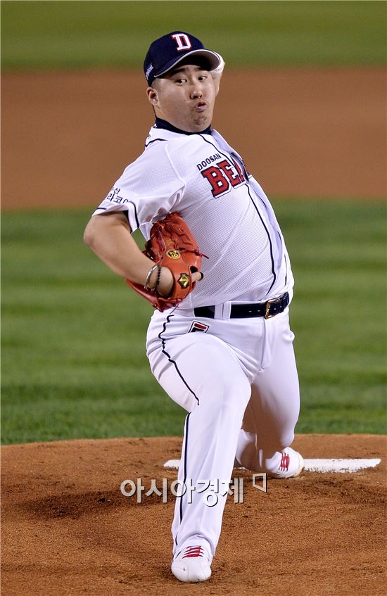 [포토]역투하는 두산 선발 유희관