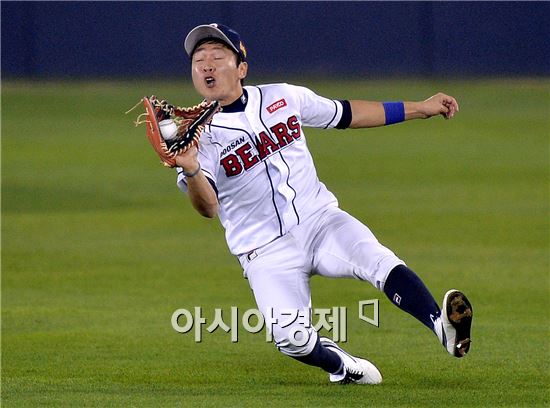 [포토]정수빈, '그림같은 호수비'