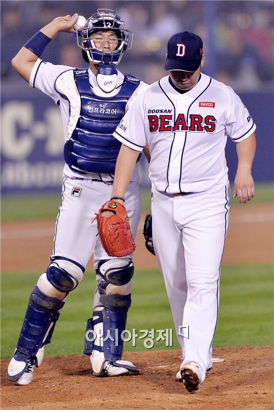 [포토]유희관, '3회 조기 강판이라니…'