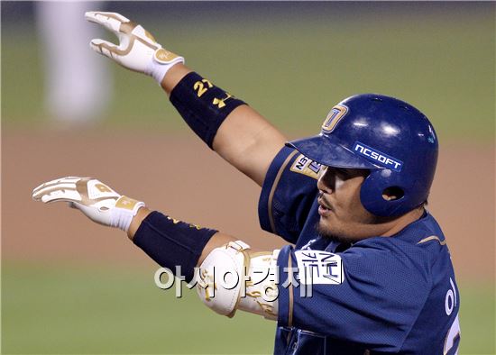 [포토]역전 1타점 세리머니하는 NC 이호준