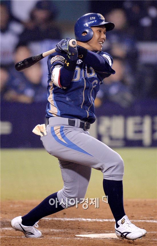 [포토]추가 1타점 적시타 치는 NC 이종욱