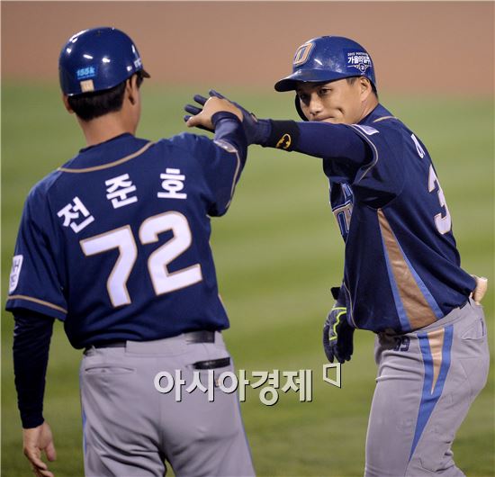 [포토]추가 1타점 적시타 치는 NC 이종욱