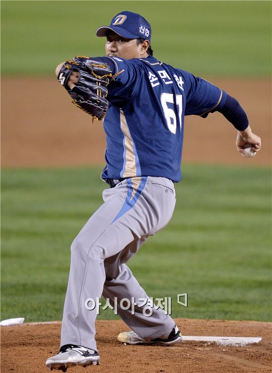 [포토]역투하는 NC 선발 손민한