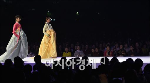 [포토]'달빛 한복 패션쇼'