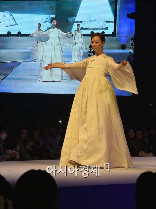 [포토]경복궁에서 열리는 '한복 패션쇼'