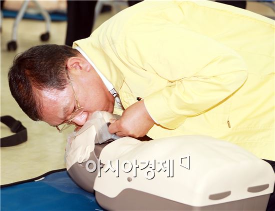 장만채 전남도교육감 비롯한 전직원 심폐소생술 전문가로~